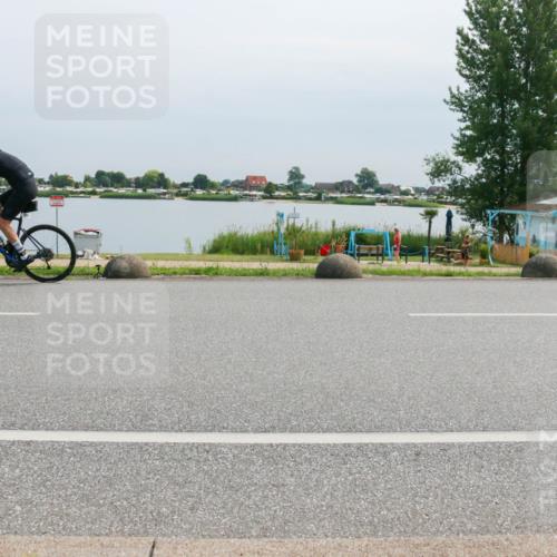 15.06.2025 - 27. Vierlanden-Triathlon H.Heesch http://msf.ph/oto/8022049 15.06.2025 11:16:54 Radfahren 857, 874 meine-sportfotos.de