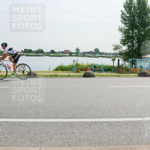 15.06.2025 - 27. Vierlanden-Triathlon H.Heesch http://msf.ph/oto/8022050 15.06.2025 09:57:12 Radfahren 209 meine-sportfotos.de
