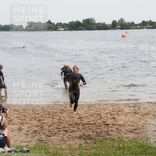 21.06.2025 - 27. Vierlanden-Triathlon MichiJ http://msf.ph/oto/8022055 15.06.2026 10:52:16 Schwimmen 652, 693, 759 meine-sportfotos.de