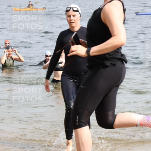 15.06.2025 - 27. Vierlanden-Triathlon Lena Gebhardt http://msf.ph/oto/8022060 15.06.2025 10:19:33 Schwimmen 603 meine-sportfotos.de