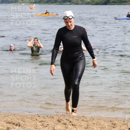 15.06.2025 - 27. Vierlanden-Triathlon Lena Gebhardt http://msf.ph/oto/8022066 15.06.2025 10:19:34 Schwimmen 503, 603 meine-sportfotos.de