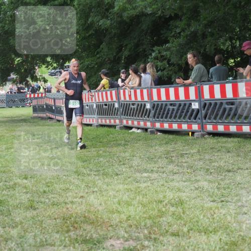 21.06.2025 - 27. Vierlanden-Triathlon KatJ http://msf.ph/oto/8022069 15.06.2025 13:21:20 Ziel 810 meine-sportfotos.de