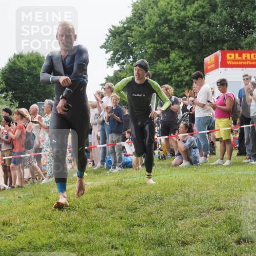 15.06.2025 - 27. Vierlanden-Triathlon KatJ http://msf.ph/oto/8022071 15.06.2025 10:54:39 Schwimmen 695, 715, 749 meine-sportfotos.de