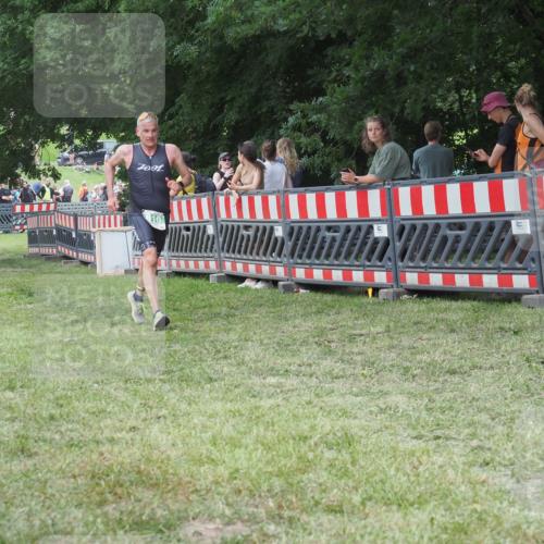21.06.2025 - 27. Vierlanden-Triathlon KatJ http://msf.ph/oto/8022080 15.06.2025 13:21:21 Ziel 810 meine-sportfotos.de