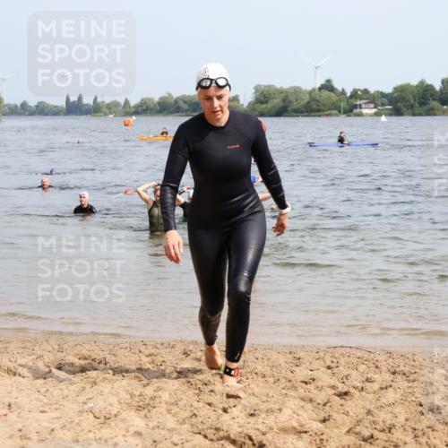 15.06.2025 - 27. Vierlanden-Triathlon Lena Gebhardt http://msf.ph/oto/8022082 15.06.2025 10:19:36 Schwimmen 503, 539, 603 meine-sportfotos.de