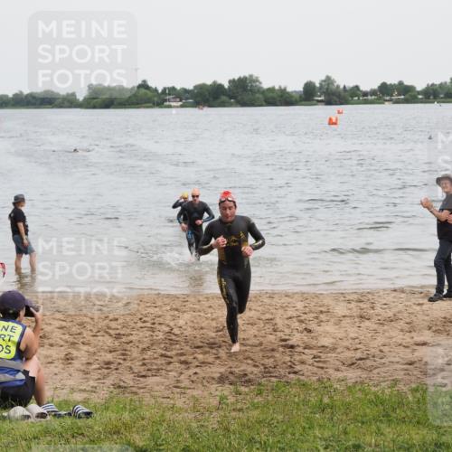 21.06.2025 - 27. Vierlanden-Triathlon MichiJ http://msf.ph/oto/8022099 15.06.2026 10:52:17 Schwimmen 652, 693, 759 meine-sportfotos.de