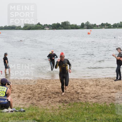 21.06.2025 - 27. Vierlanden-Triathlon MichiJ http://msf.ph/oto/8022100 15.06.2026 10:52:17 Schwimmen 652, 693, 759 meine-sportfotos.de