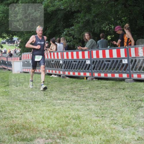 21.06.2025 - 27. Vierlanden-Triathlon KatJ http://msf.ph/oto/8022102 15.06.2025 13:21:21 Ziel 810 meine-sportfotos.de