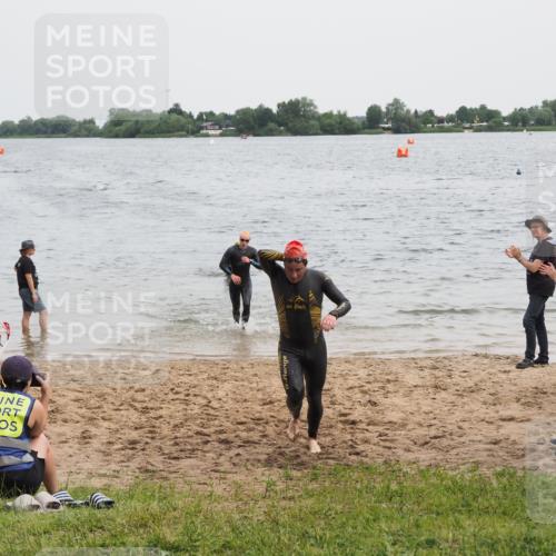 21.06.2025 - 27. Vierlanden-Triathlon MichiJ http://msf.ph/oto/8022111 15.06.2026 10:52:18 Schwimmen 652, 693, 759 meine-sportfotos.de