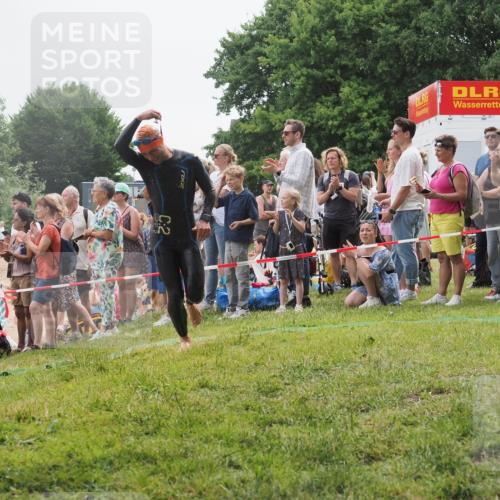 15.06.2025 - 27. Vierlanden-Triathlon KatJ http://msf.ph/oto/8022117 15.06.2025 10:54:42 Schwimmen 695, 713, 715, 749 meine-sportfotos.de