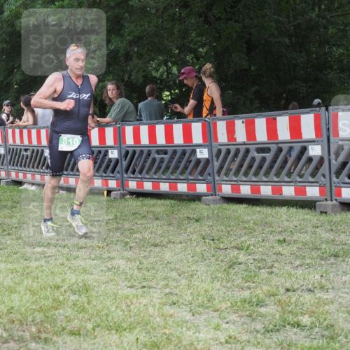 21.06.2025 - 27. Vierlanden-Triathlon KatJ http://msf.ph/oto/8022125 15.06.2025 13:21:22 Ziel 805, 810 meine-sportfotos.de