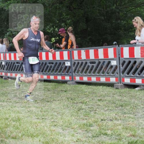 21.06.2025 - 27. Vierlanden-Triathlon KatJ http://msf.ph/oto/8022140 15.06.2025 13:21:22 Ziel 805, 810 meine-sportfotos.de
