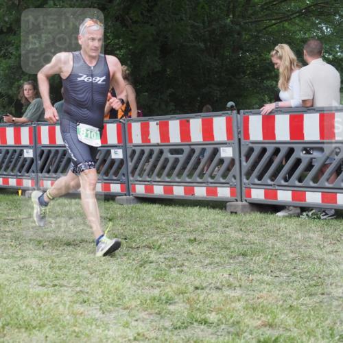 21.06.2025 - 27. Vierlanden-Triathlon KatJ http://msf.ph/oto/8022156 15.06.2025 13:21:22 Ziel 805, 810 meine-sportfotos.de