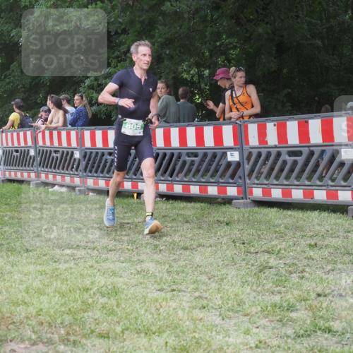 21.06.2025 - 27. Vierlanden-Triathlon KatJ http://msf.ph/oto/8022181 15.06.2025 13:21:32 Ziel 805, 853 meine-sportfotos.de
