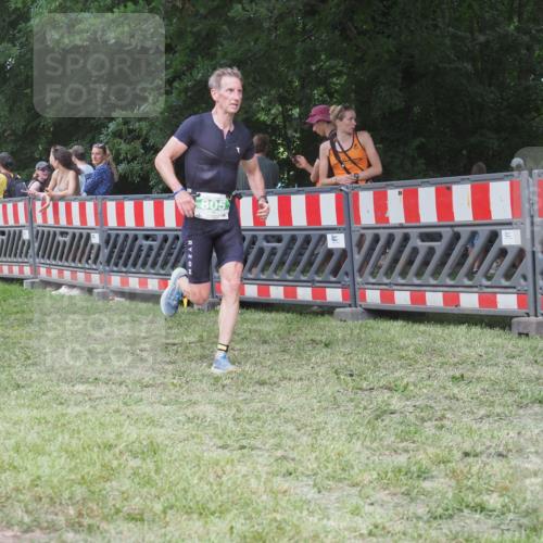 21.06.2025 - 27. Vierlanden-Triathlon KatJ http://msf.ph/oto/8022186 15.06.2025 13:21:32 Ziel 805, 853 meine-sportfotos.de