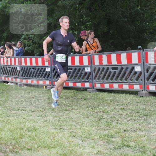 21.06.2025 - 27. Vierlanden-Triathlon KatJ http://msf.ph/oto/8022189 15.06.2025 13:21:32 Ziel 805, 853 meine-sportfotos.de