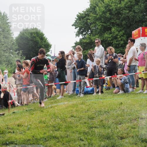 15.06.2025 - 27. Vierlanden-Triathlon KatJ http://msf.ph/oto/8022193 15.06.2025 10:54:46 Schwimmen 695, 713, 715, 749 meine-sportfotos.de