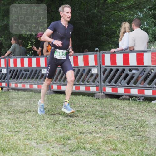 21.06.2025 - 27. Vierlanden-Triathlon KatJ http://msf.ph/oto/8022198 15.06.2025 13:21:32 Ziel 805, 853 meine-sportfotos.de