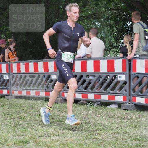 21.06.2025 - 27. Vierlanden-Triathlon KatJ http://msf.ph/oto/8022210 15.06.2025 13:21:33 Ziel 805, 853 meine-sportfotos.de
