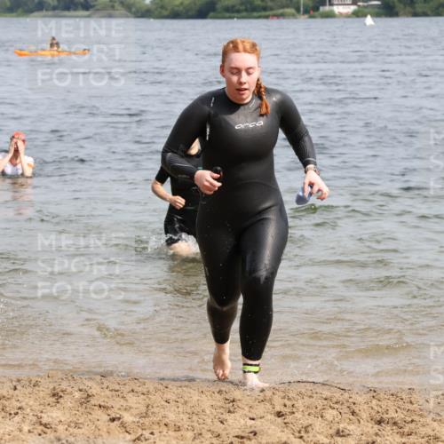 15.06.2025 - 27. Vierlanden-Triathlon Lena Gebhardt http://msf.ph/oto/8022211 15.06.2025 10:19:48 Schwimmen 500, 503, 539, 569, 578, 603 meine-sportfotos.de