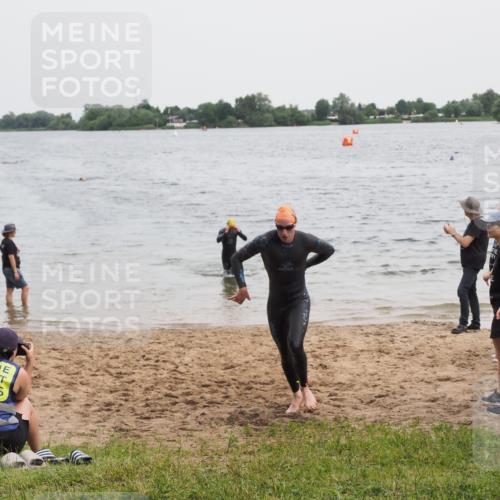 21.06.2025 - 27. Vierlanden-Triathlon MichiJ http://msf.ph/oto/8022212 15.06.2026 10:52:22 Schwimmen 652, 682, 759 meine-sportfotos.de