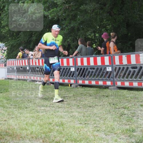 21.06.2025 - 27. Vierlanden-Triathlon KatJ http://msf.ph/oto/8022222 15.06.2025 13:21:37 Ziel 844, 853 meine-sportfotos.de