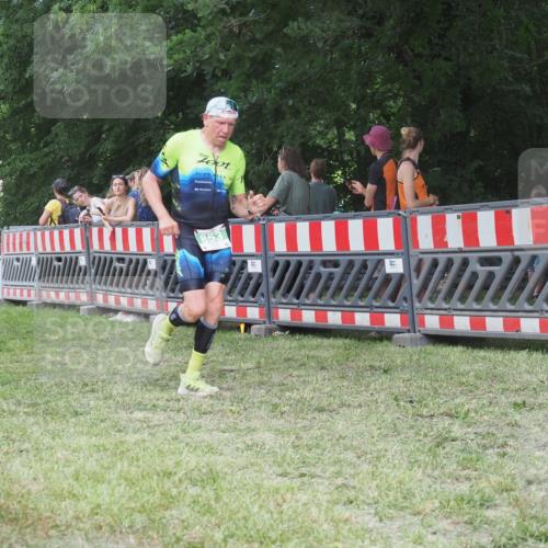 21.06.2025 - 27. Vierlanden-Triathlon KatJ http://msf.ph/oto/8022225 15.06.2025 13:21:37 Ziel 844, 853 meine-sportfotos.de