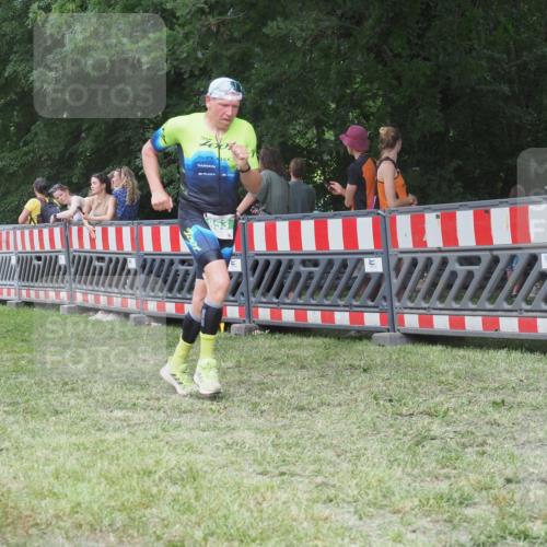 21.06.2025 - 27. Vierlanden-Triathlon KatJ http://msf.ph/oto/8022229 15.06.2025 13:21:37 Ziel 844, 853 meine-sportfotos.de