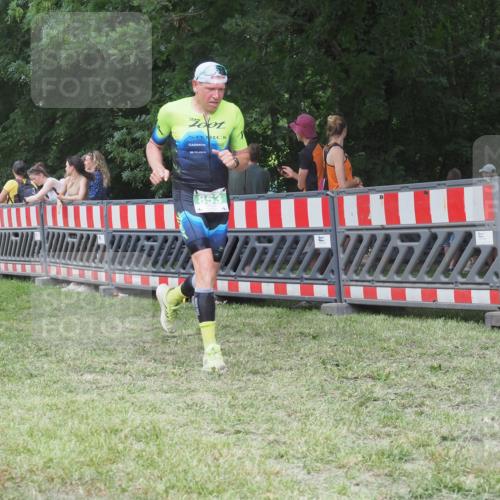 21.06.2025 - 27. Vierlanden-Triathlon KatJ http://msf.ph/oto/8022233 15.06.2025 13:21:37 Ziel 844, 853 meine-sportfotos.de