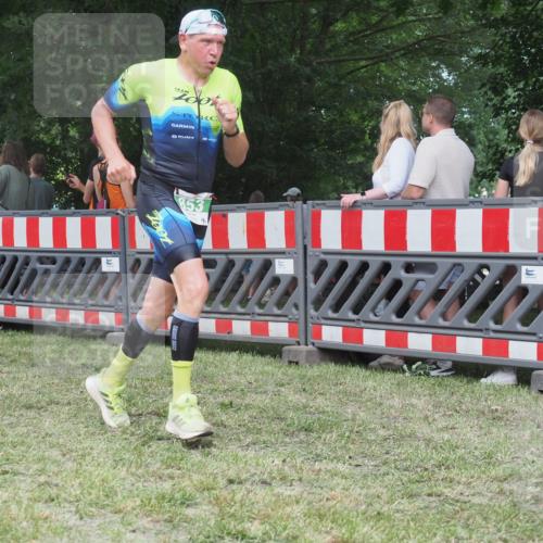 21.06.2025 - 27. Vierlanden-Triathlon KatJ http://msf.ph/oto/8022243 15.06.2025 13:21:38 Ziel 844, 853 meine-sportfotos.de