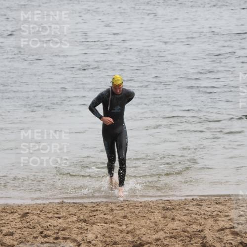 21.06.2025 - 27. Vierlanden-Triathlon MichiJ http://msf.ph/oto/8022246 15.06.2026 10:52:25 Schwimmen 652, 682, 759 meine-sportfotos.de
