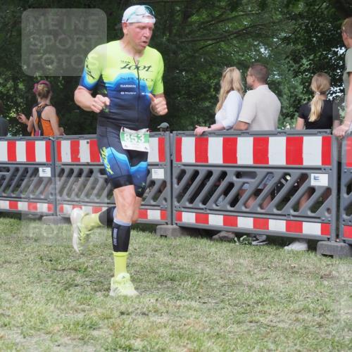 21.06.2025 - 27. Vierlanden-Triathlon KatJ http://msf.ph/oto/8022251 15.06.2025 13:21:38 Ziel 844, 853 meine-sportfotos.de