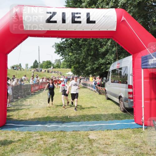 21.06.2025 - 27. Vierlanden-Triathlon MichiJ http://msf.ph/oto/8022260 15.06.2026 11:37:32 Ziel 586, 611 meine-sportfotos.de