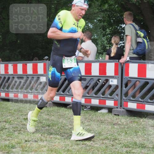 21.06.2025 - 27. Vierlanden-Triathlon KatJ http://msf.ph/oto/8022262 15.06.2025 13:21:38 Ziel 844, 853 meine-sportfotos.de