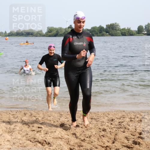 15.06.2025 - 27. Vierlanden-Triathlon Lena Gebhardt http://msf.ph/oto/8022273 15.06.2025 10:19:51 Schwimmen 500, 503, 539, 553, 569, 578 meine-sportfotos.de