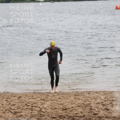 21.06.2025 - 27. Vierlanden-Triathlon MichiJ http://msf.ph/oto/8022274 15.06.2026 10:52:26 Schwimmen 652, 682, 759 meine-sportfotos.de