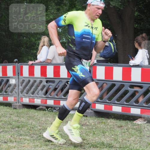 21.06.2025 - 27. Vierlanden-Triathlon KatJ http://msf.ph/oto/8022275 15.06.2025 13:21:38 Ziel 844, 853 meine-sportfotos.de