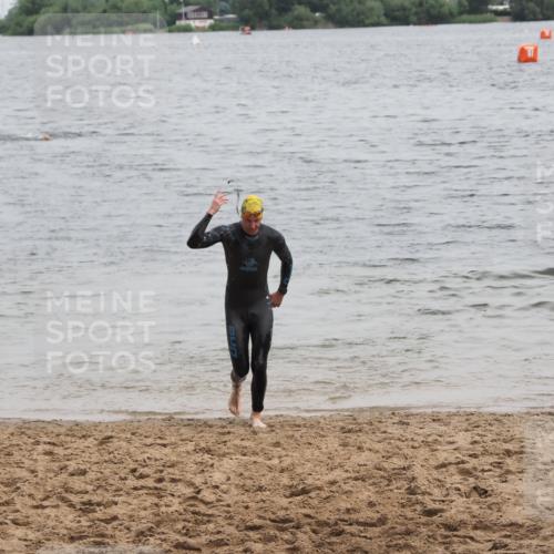 21.06.2025 - 27. Vierlanden-Triathlon MichiJ http://msf.ph/oto/8022281 15.06.2026 10:52:26 Schwimmen 652, 682, 759 meine-sportfotos.de