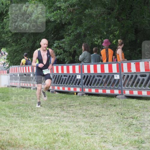21.06.2025 - 27. Vierlanden-Triathlon KatJ http://msf.ph/oto/8022283 15.06.2025 13:21:43 Ziel 844, 859 meine-sportfotos.de