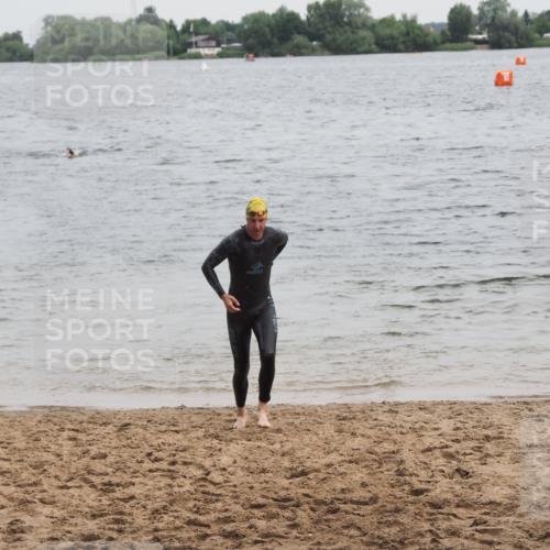 21.06.2025 - 27. Vierlanden-Triathlon MichiJ http://msf.ph/oto/8022308 15.06.2026 10:52:27 Schwimmen 682, 759 meine-sportfotos.de