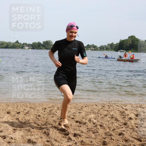 15.06.2025 - 27. Vierlanden-Triathlon Lena Gebhardt http://msf.ph/oto/8022314 15.06.2025 10:19:53 Schwimmen 500, 503, 539, 553, 569, 578 meine-sportfotos.de