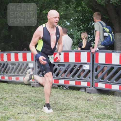 21.06.2025 - 27. Vierlanden-Triathlon KatJ http://msf.ph/oto/8022350 15.06.2025 13:21:45 Ziel 746, 844, 859 meine-sportfotos.de