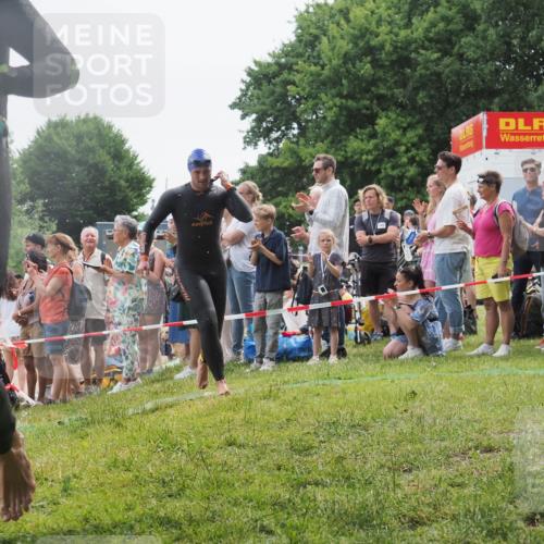 15.06.2025 - 27. Vierlanden-Triathlon KatJ http://msf.ph/oto/8022368 15.06.2025 10:55:01 Schwimmen 677, 735, 744, 761 meine-sportfotos.de