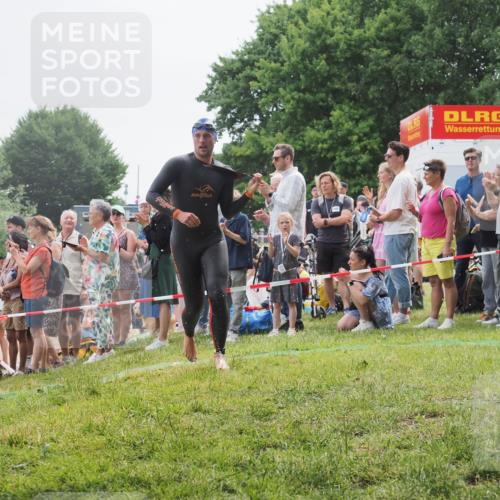 15.06.2025 - 27. Vierlanden-Triathlon KatJ http://msf.ph/oto/8022383 15.06.2025 10:55:01 Schwimmen 677, 735, 744, 761 meine-sportfotos.de