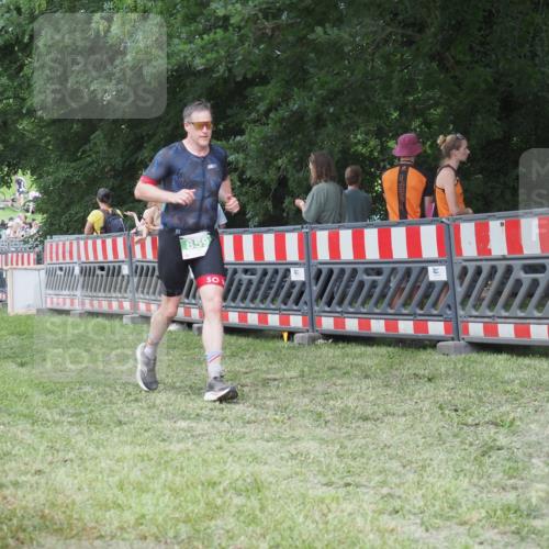 21.06.2025 - 27. Vierlanden-Triathlon KatJ http://msf.ph/oto/8022385 15.06.2025 13:21:49 Ziel 746, 859 meine-sportfotos.de