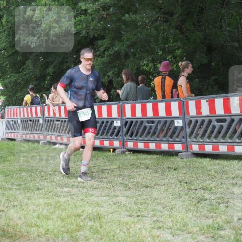 21.06.2025 - 27. Vierlanden-Triathlon KatJ http://msf.ph/oto/8022393 15.06.2025 13:21:49 Ziel 746, 859 meine-sportfotos.de