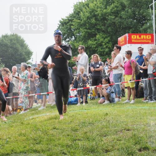 15.06.2025 - 27. Vierlanden-Triathlon KatJ http://msf.ph/oto/8022398 15.06.2025 10:55:02 Schwimmen 677, 735, 744, 761 meine-sportfotos.de