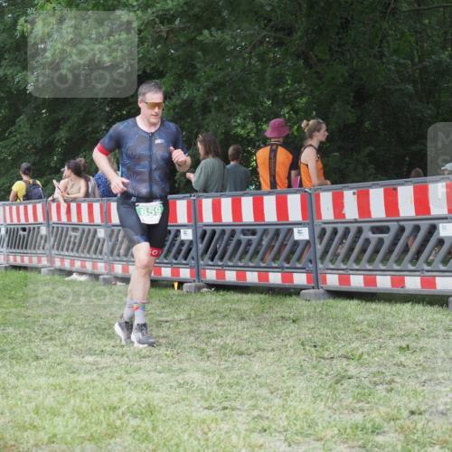 21.06.2025 - 27. Vierlanden-Triathlon KatJ http://msf.ph/oto/8022399 15.06.2025 13:21:49 Ziel 746, 859 meine-sportfotos.de