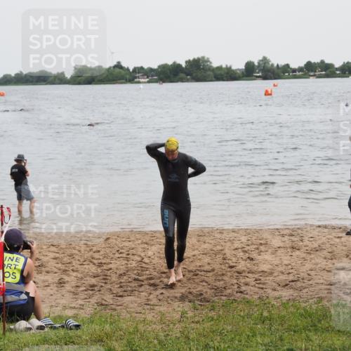 21.06.2025 - 27. Vierlanden-Triathlon MichiJ http://msf.ph/oto/8022402 15.06.2026 10:52:28 Schwimmen 682, 759 meine-sportfotos.de