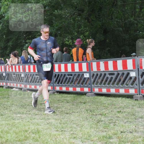 21.06.2025 - 27. Vierlanden-Triathlon KatJ http://msf.ph/oto/8022406 15.06.2025 13:21:49 Ziel 746, 859 meine-sportfotos.de